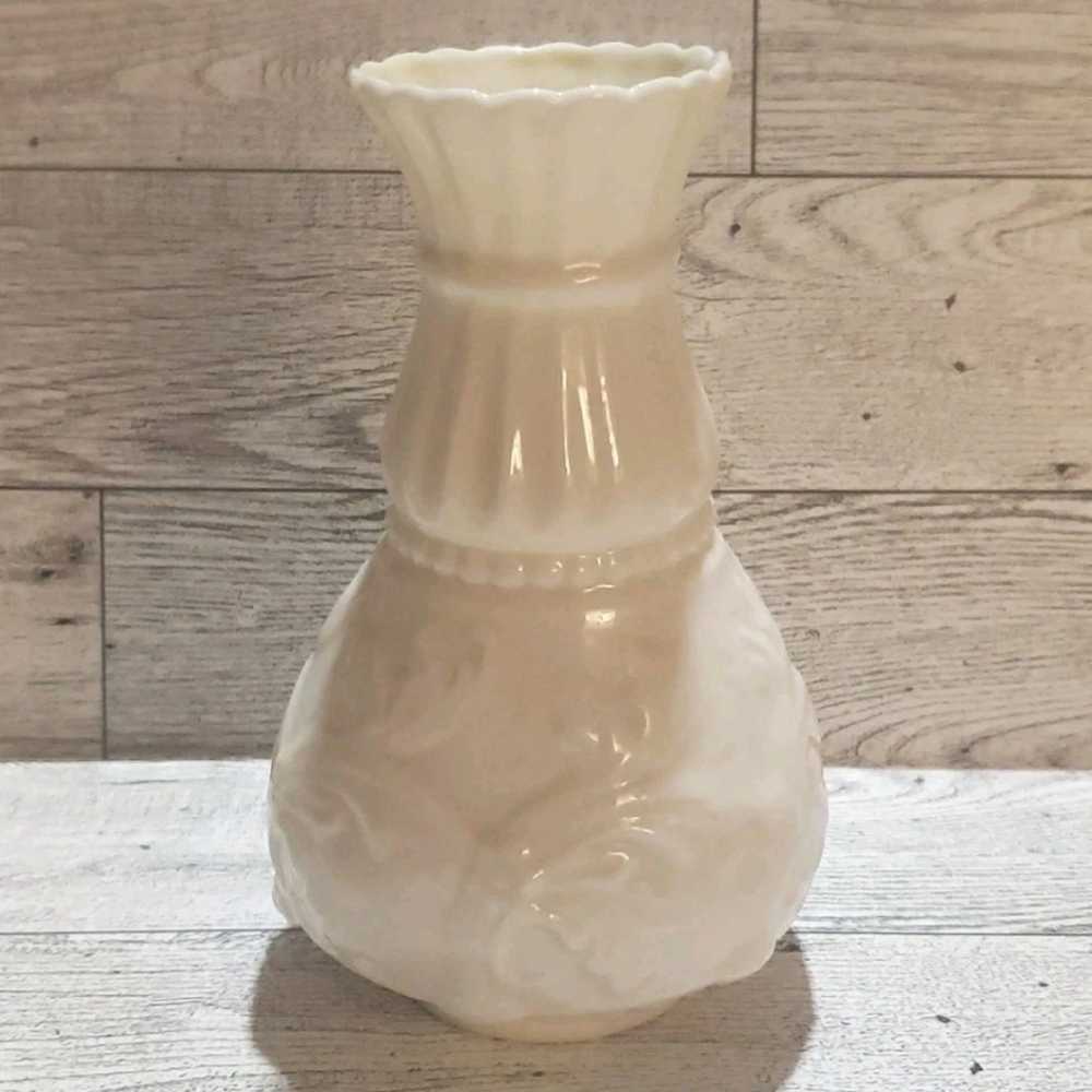 Vtg Belleek Scroll Leaves  Vase 5" Ireland